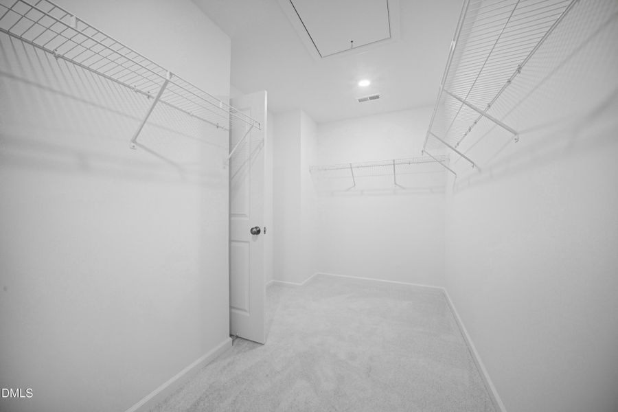 SUN_Everlee_Pic_CarsonII_QMI_230_Closet_ SUN_Everlee_Pic_CarsonII_QMI_230_Closet_