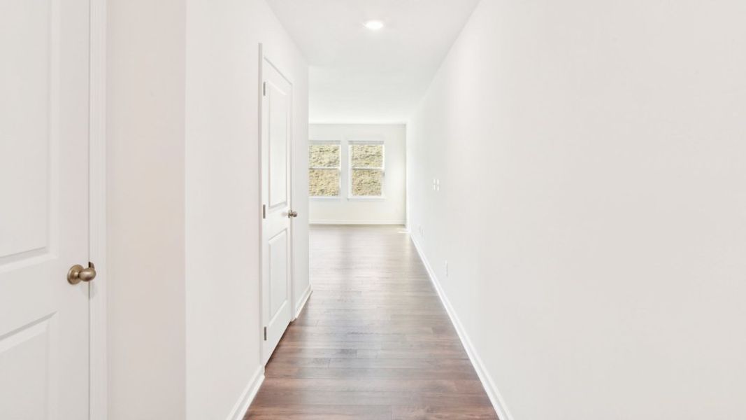 Spacious, unfurnished interior of a new home in Johnson Farms, Greeneville (Image 16).