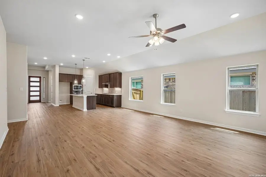 Spacious, unfurnished interior of a new home in Veramendi, New Braunfels (Image 12).