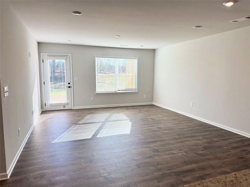 Spacious, unfurnished interior of a new home in Silver Leaf, Dawsonville (Image 7).