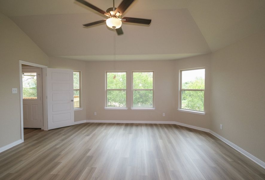 Spacious, unfurnished interior of a new home in Jordan's Ranch, San Antonio (Image 8).