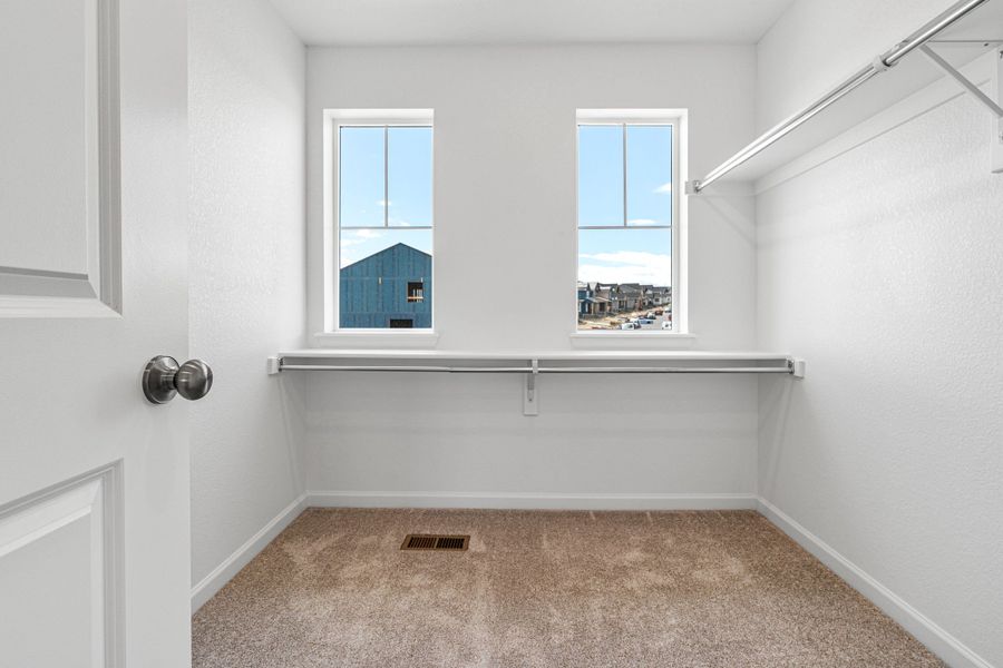 Spacious, unfurnished interior of a new home in Sterling Ranch Ascent Village, Littleton (Image 18).