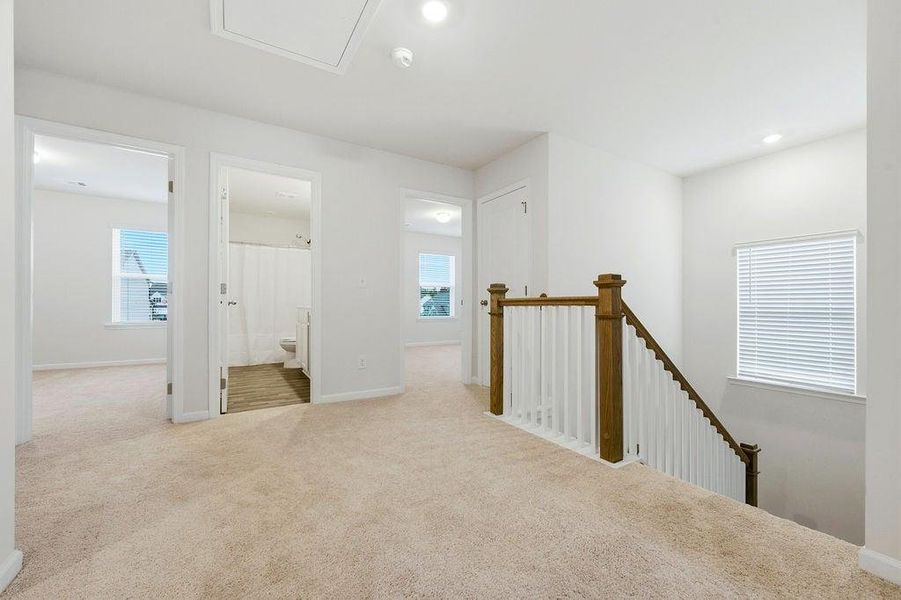 Spacious, unfurnished interior of a new home in Creekside Landing, Dallas (Image 11).