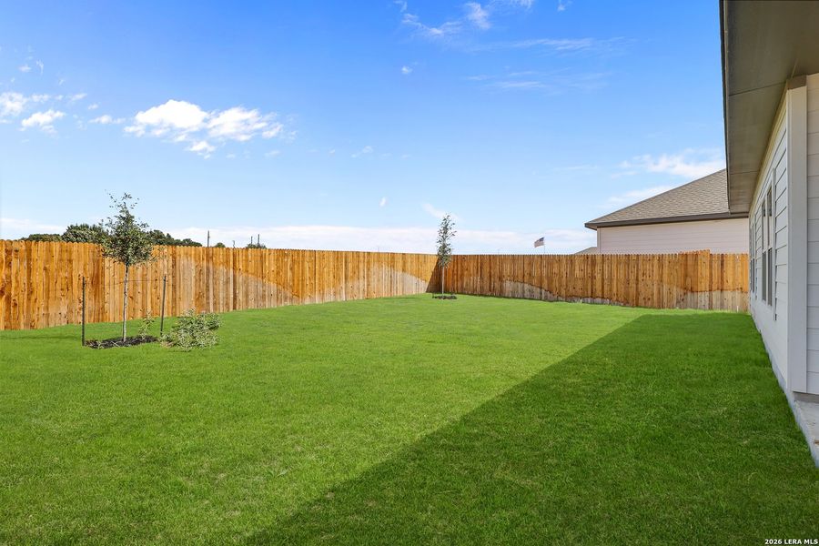 Exterior details and patio area of a home in Summerlin, San Antonio (Image 30).