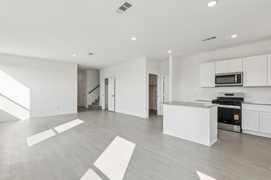 Spacious, unfurnished interior of a new home in River Ranch, Dayton (Image 21).