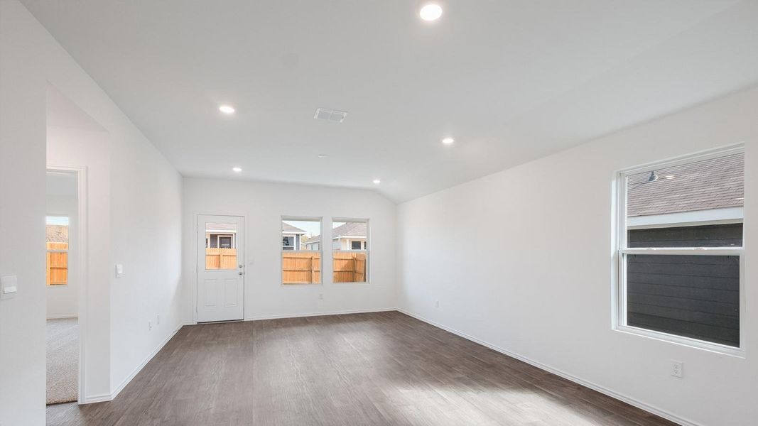 Spacious, unfurnished interior of a new home in Durango, Mustang Ridge (Image 21).