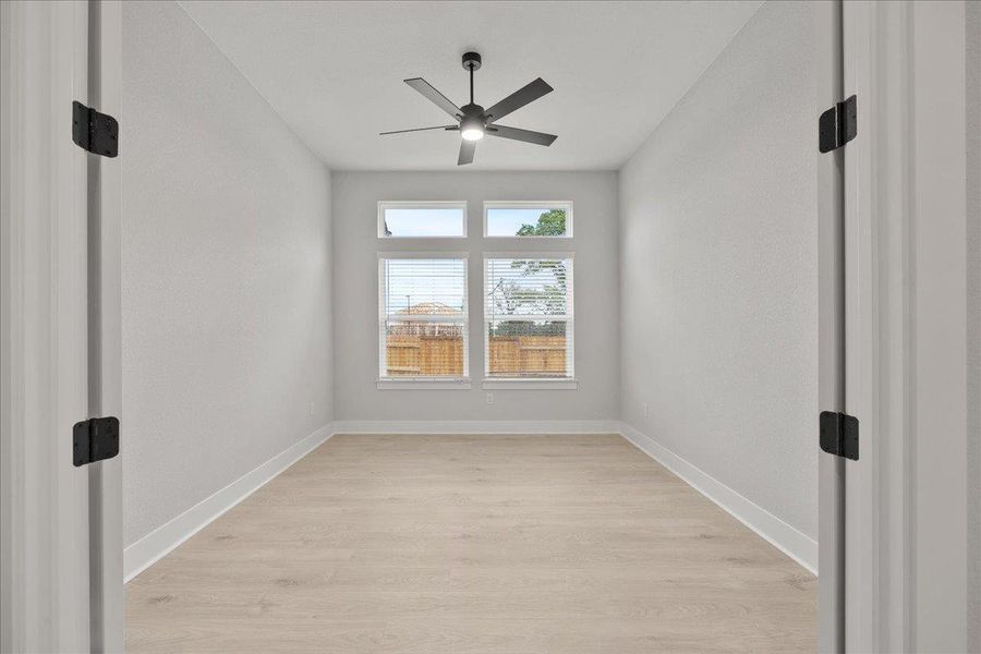 STUDY - MOVE IN READY!!!