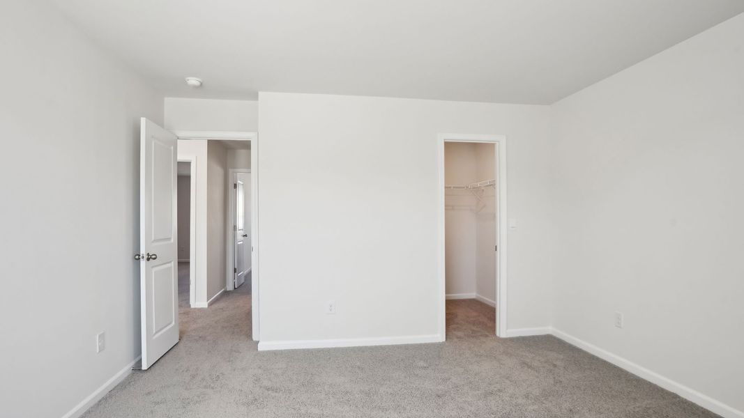 Spacious, unfurnished interior of a new home in Granite Falls, Lancaster (Image 25).