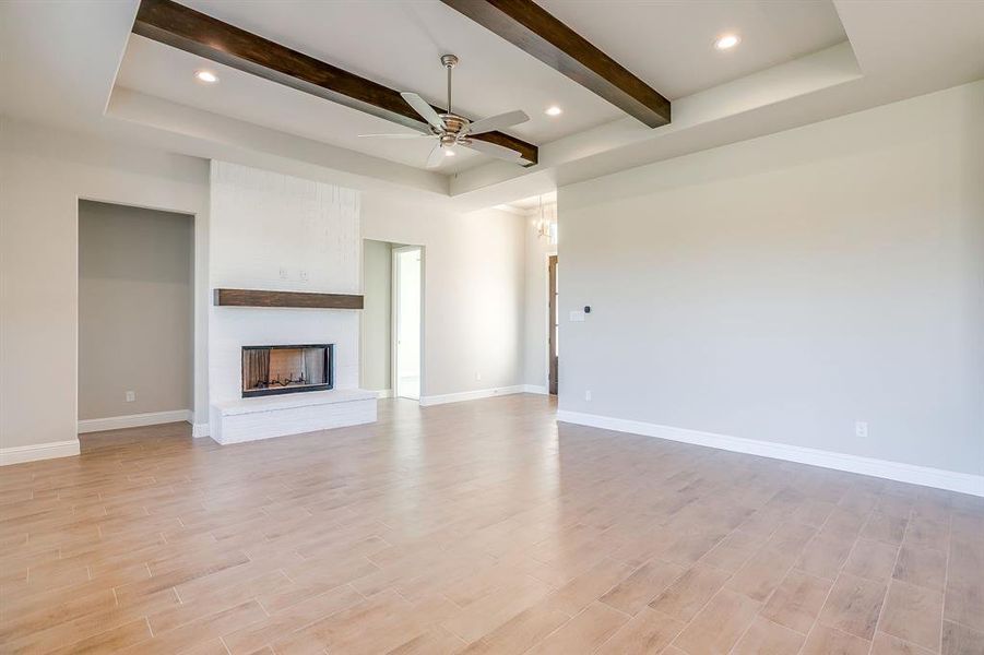 Spacious, unfurnished interior of a new home in , Weatherford (Image 25).