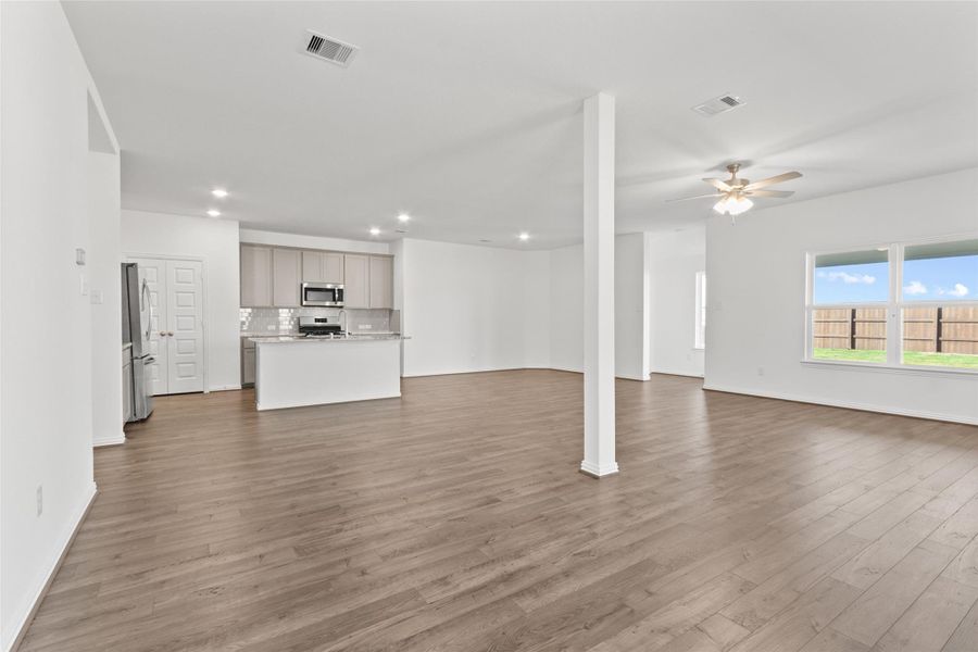 Spacious, unfurnished interior of a new home in Oakwood Estates, Waller (Image 24). Spacious, unfurnished interior of a new home in Oakwood Estates, Waller (Image 24).