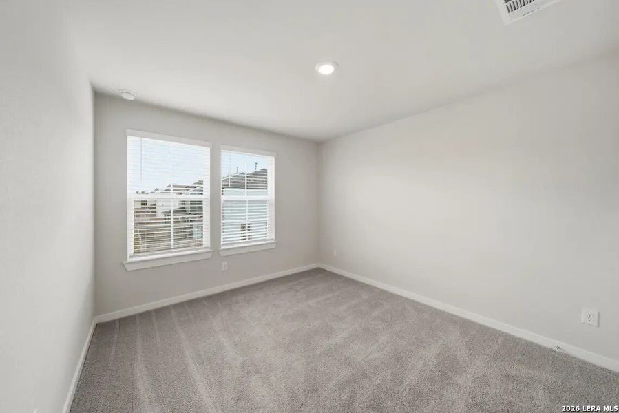 Spacious, unfurnished interior of a new home in Rosemont Hill, San Antonio (Image 11).