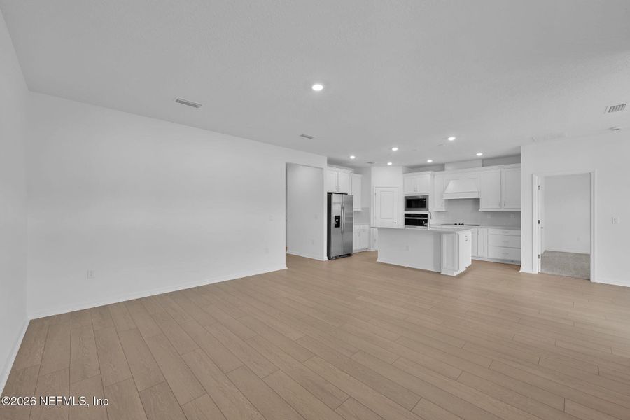 Spacious, unfurnished interior of a new home in Hyland Trail, Green Cove Springs (Image 30).