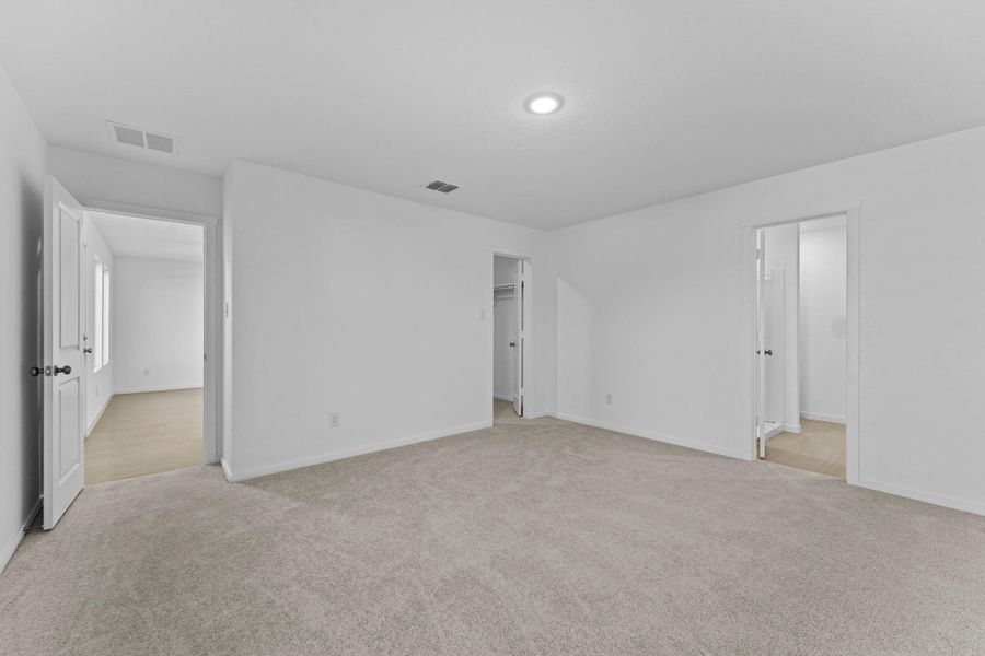 Spacious, unfurnished interior of a new home in Friendship Oaks, Fredericksburg (Image 20).