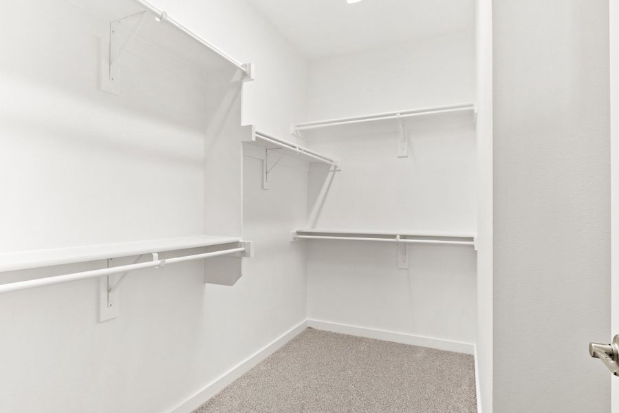 Spacious, unfurnished interior of a new home in Wildridge, Oak Point (Image 21).