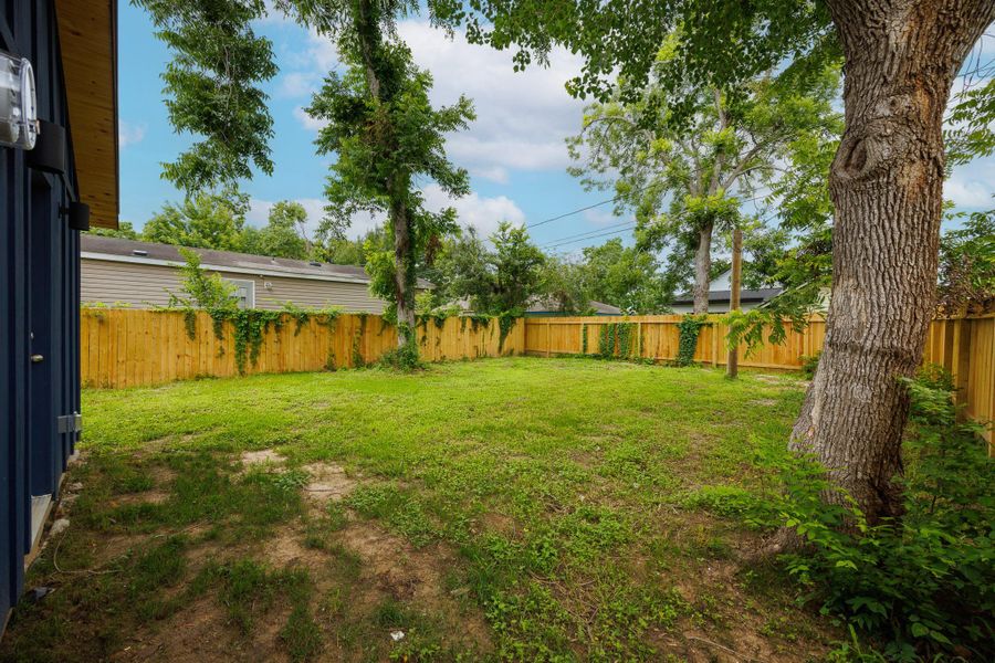 Exterior details and patio area of a home in , Baytown (Image 4).
