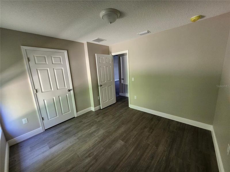 Spacious, unfurnished interior of a new home in , Leesburg (Image 8).