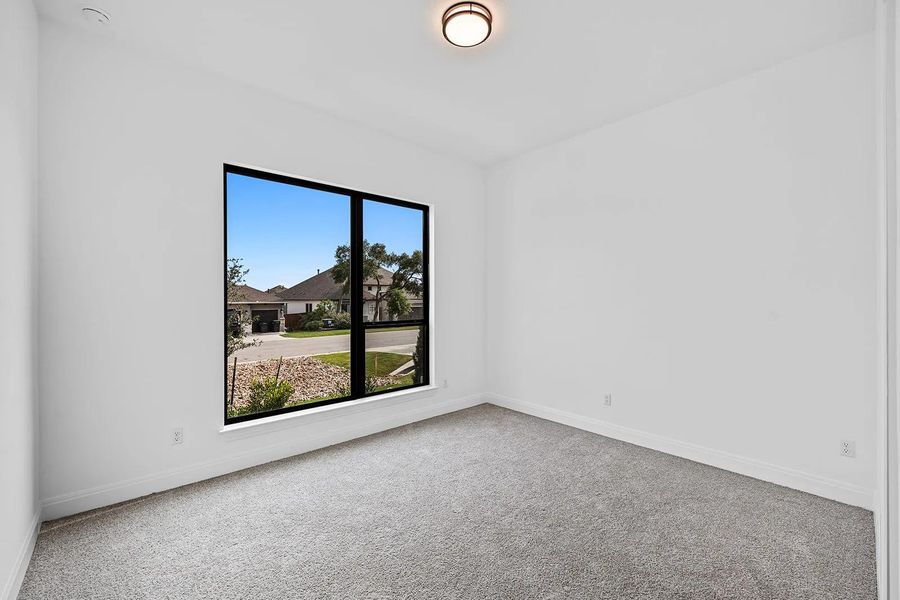 Spacious, unfurnished interior of a new home in Caliterra - 80', Dripping Springs (Image 15).