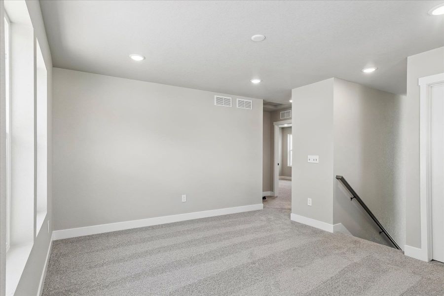 Spacious, unfurnished interior of a new home in Trails at Aspen Ridge-3, Colorado Springs (Image 22).