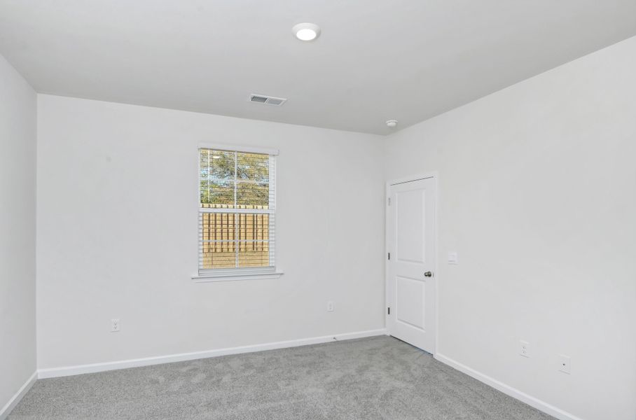 Spacious, unfurnished interior of a new home in Mulberry Landing, Orangeburg (Image 14).