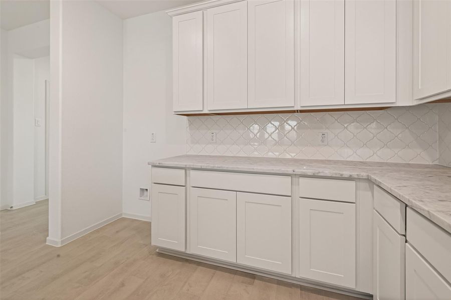 Furnished interior view inside a new home in Lago Mar, Texas City (Image 10).