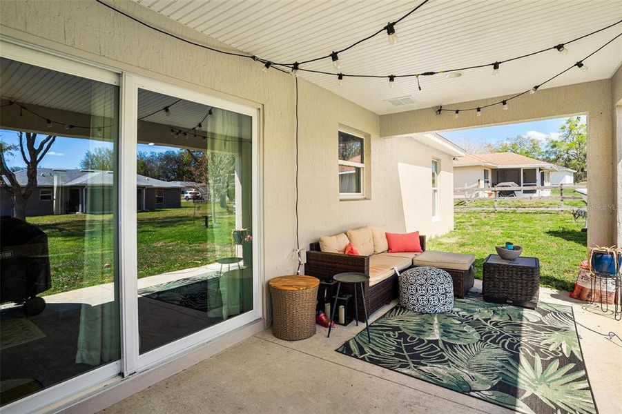 Exterior details and patio area of a home in , Lady Lake (Image 3).
