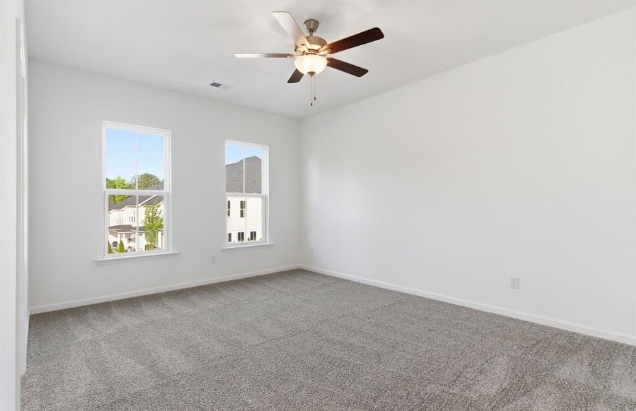 Spacious, unfurnished interior of a new home in Alston Park, Greenville (Image 31).