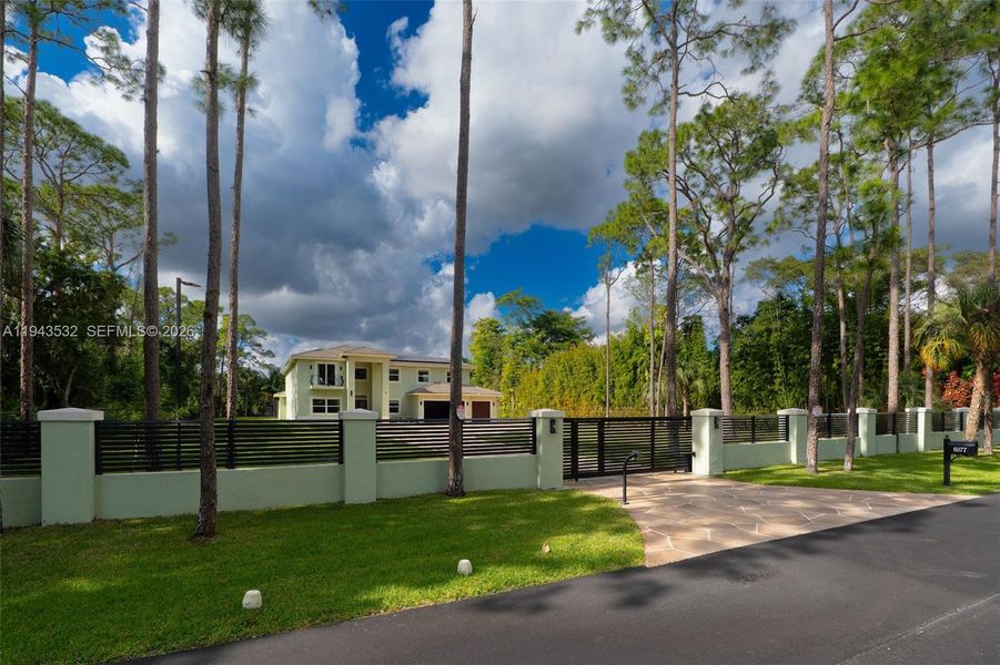 Community amenities in , Parkland (Image 57).