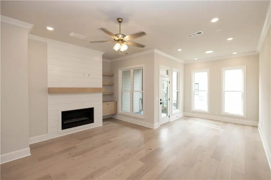 Spacious, unfurnished interior of a new home in Townes 333, Peachtree Corners (Image 21).
