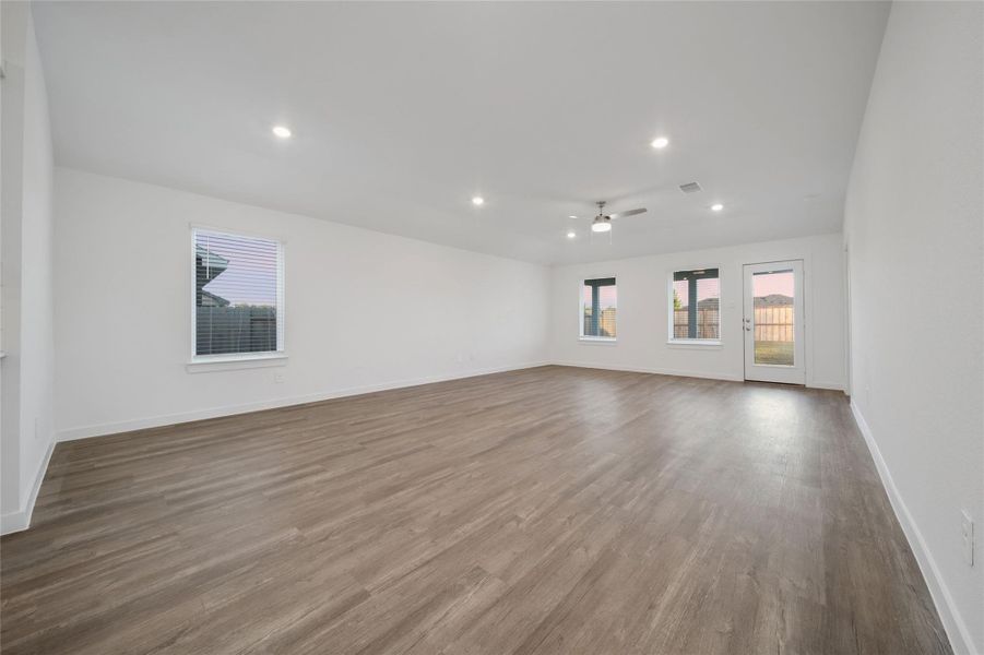 Spacious, unfurnished interior of a new home in Silverthorne, Conroe (Image 34).