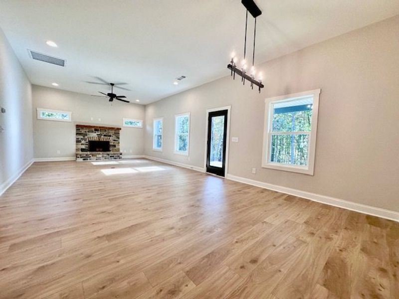 Spacious, unfurnished interior of a new home in Deer Creek, Moreland (Image 17).