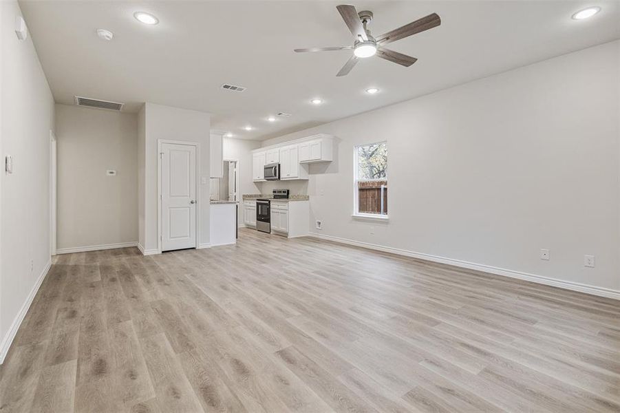 Spacious, unfurnished interior of a new home in , Mabank (Image 27).