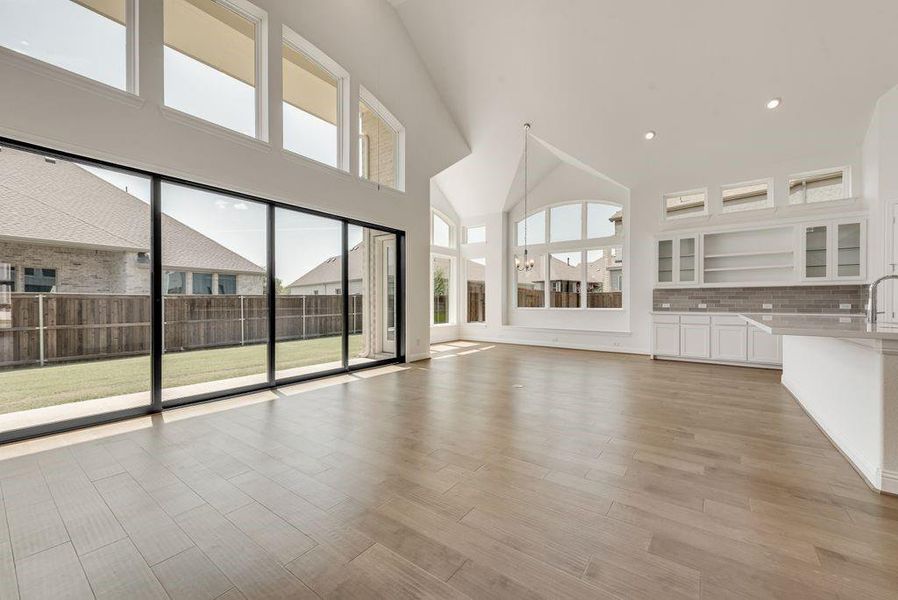 Spacious, unfurnished interior of a new home in South Pointe, Mansfield (Image 16).