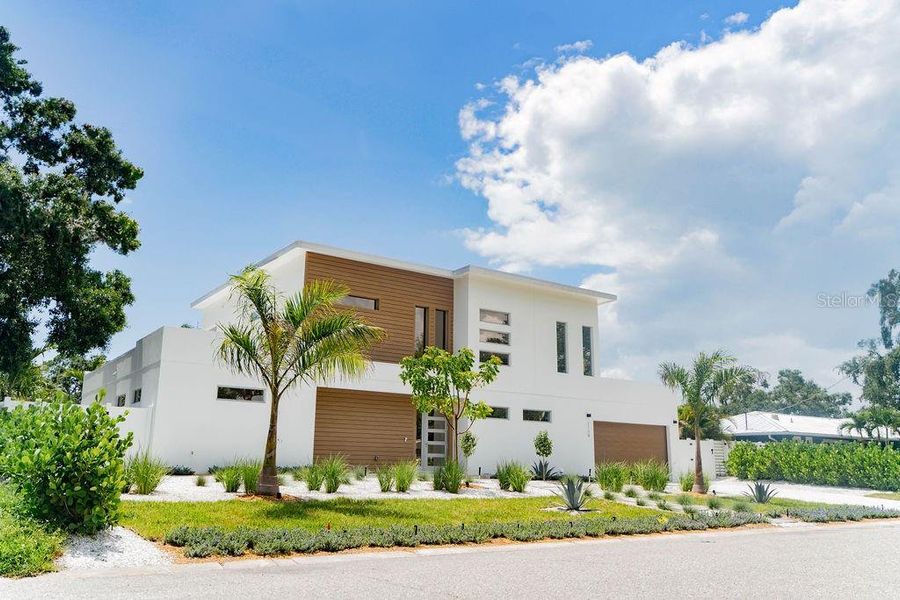 Front elevation of 2124 Clematis