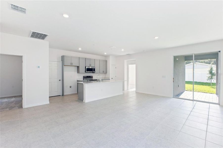 Spacious, unfurnished interior of a new home in Mirror Lake Village, Fruitland Park (Image 19).