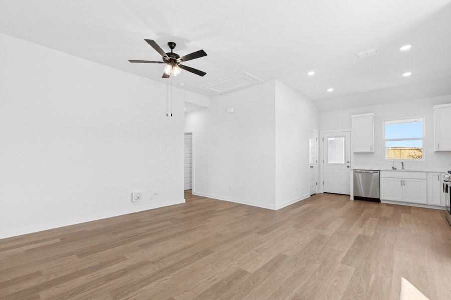 Spacious, unfurnished interior of a new home in Mayfair, New Braunfels (Image 19). Spacious, unfurnished interior of a new home in Mayfair, New Braunfels (Image 19).