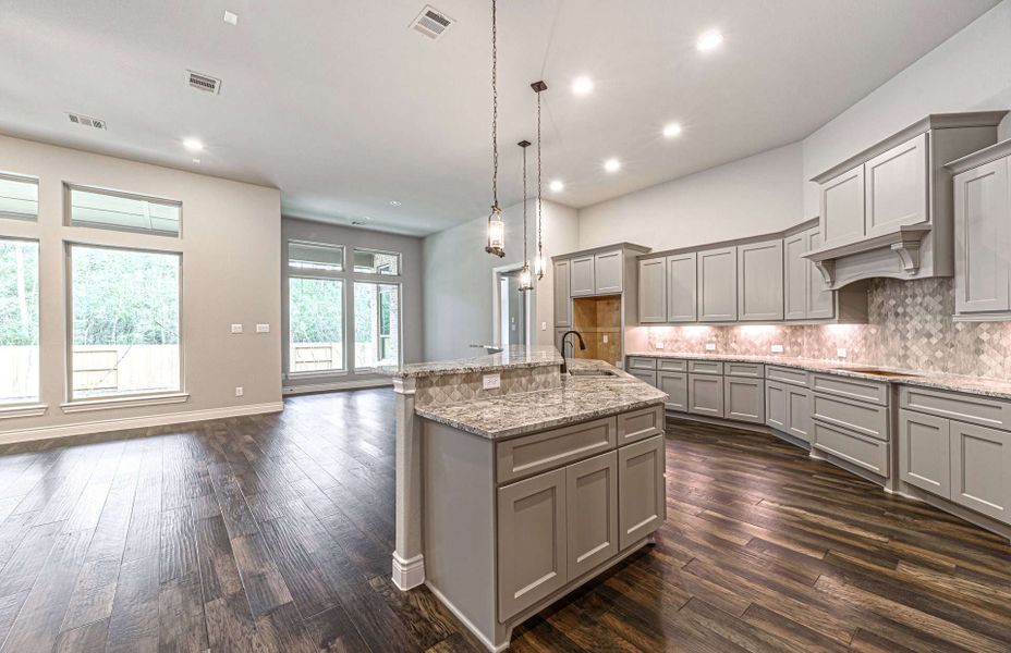 Representative furnished interior of a home built from the 3326 by Ravenna Homes in Cross Creek West, Fulshear (Image 19).