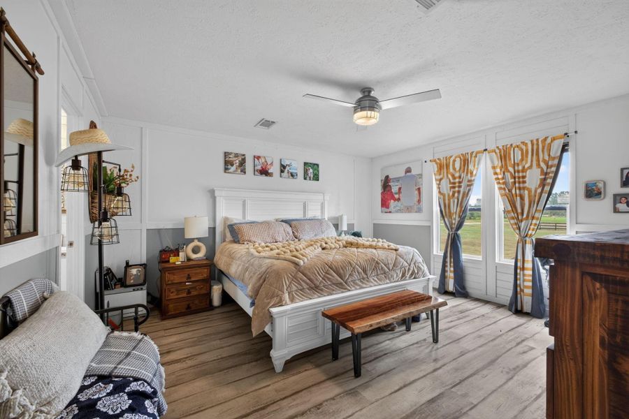 Furnished interior view inside a new home in , Hempstead (Image 11).
