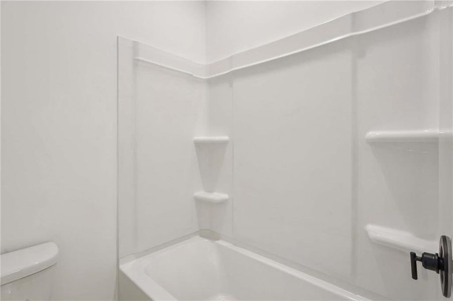 Spacious, unfurnished interior of a new home in East Harbor II at Chestatee, Dawsonville (Image 21).