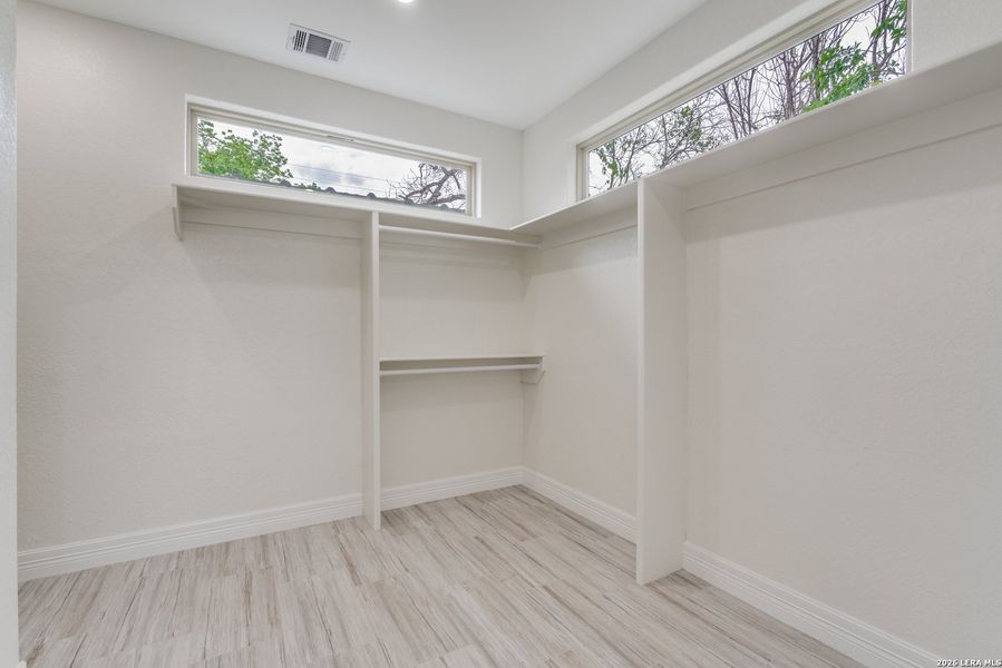 Spacious, unfurnished interior of a new home in , San Antonio (Image 25).