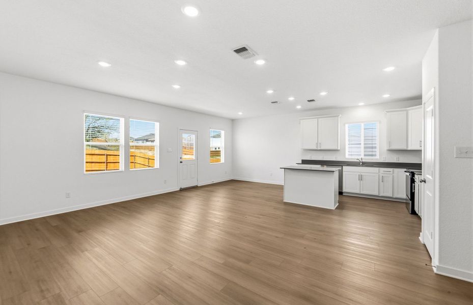 Spacious, unfurnished interior of a new home in Skyview, Belton (Image 14).