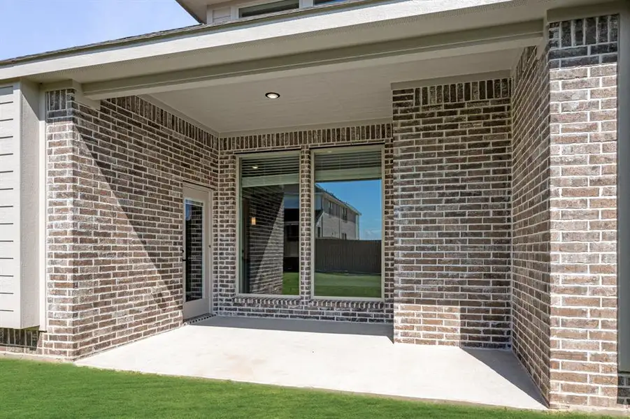 Exterior details and patio area of a home in Hulen Trails Classic 50, Fort Worth (Image 3). Exterior details and patio area of a home in Hulen Trails Classic 50, Fort Worth (Image 3).