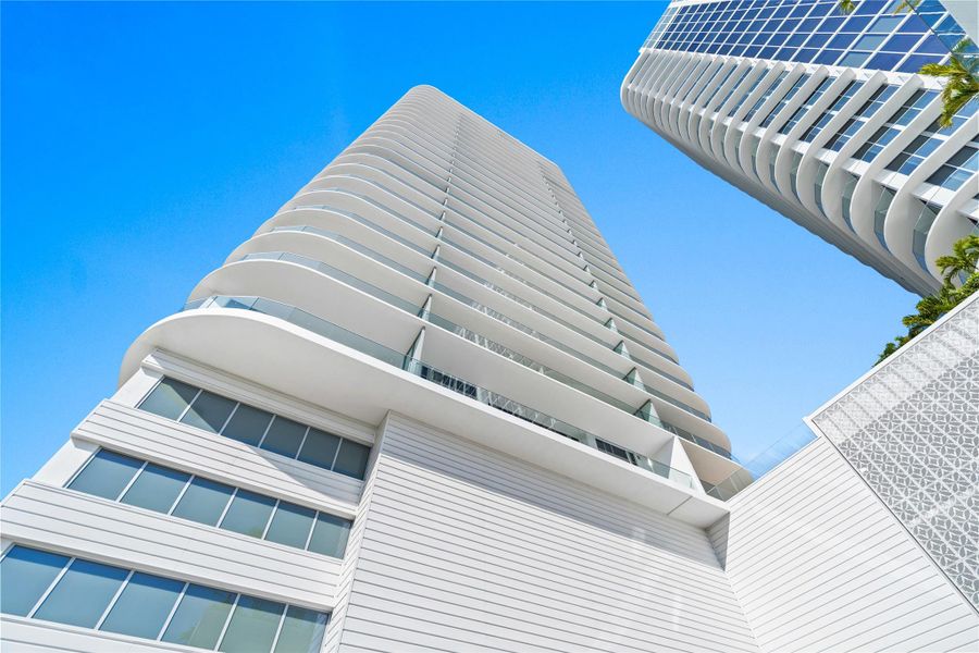 Condo located in Fort Lauderdale, FL showcasing its design and architecture (Image 35).