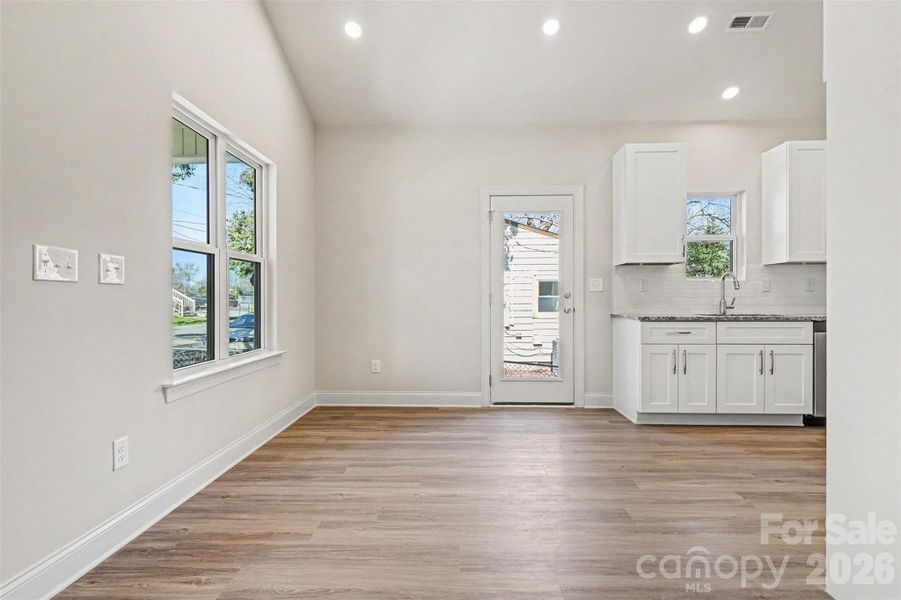 Spacious, unfurnished interior of a new home in , Monroe (Image 29).