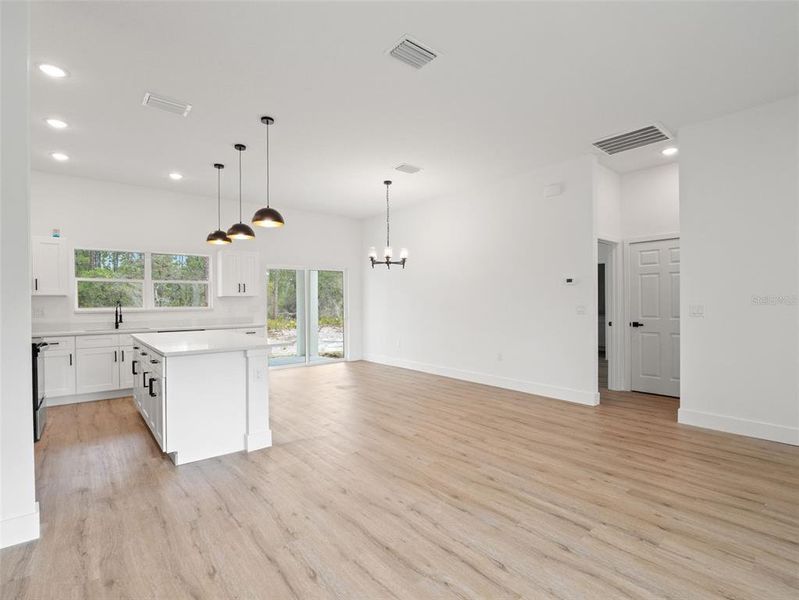 Spacious, unfurnished interior of a new home in , Ocklawaha (Image 26).