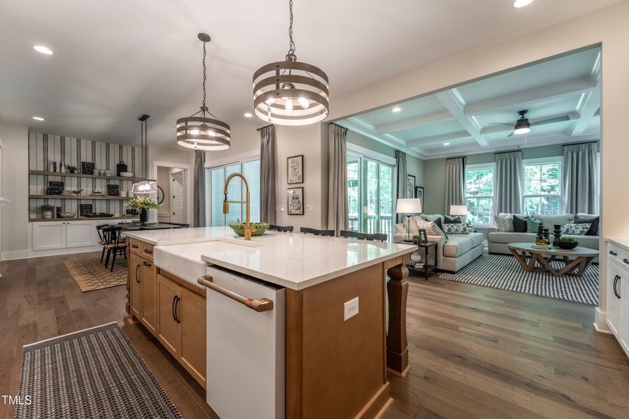 16. HHHunt Homes Crawford- Kitchen Famil