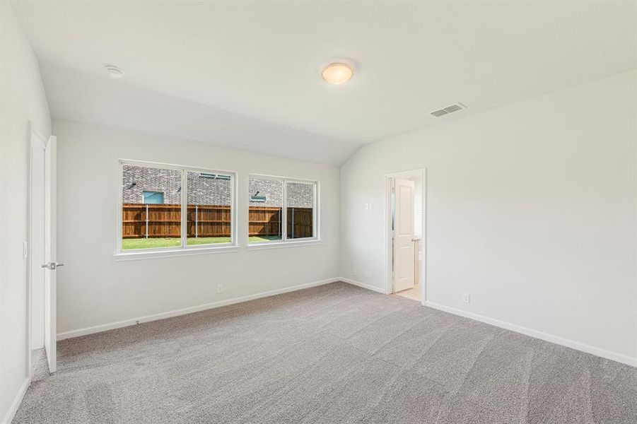 Spacious, unfurnished interior of a new home in Bear Creek Elements, Lavon (Image 29).