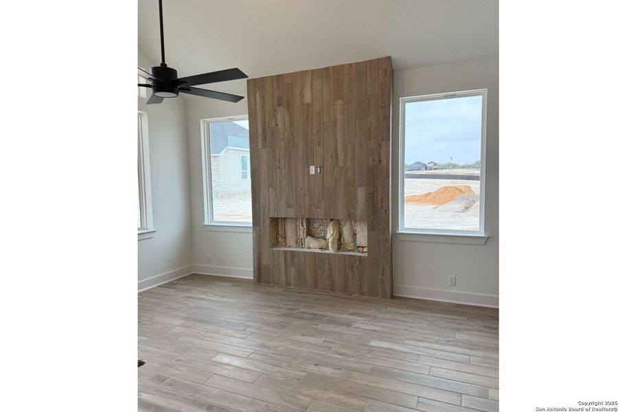 Spacious, unfurnished interior of a new home in Prominence, San Antonio (Image 5).