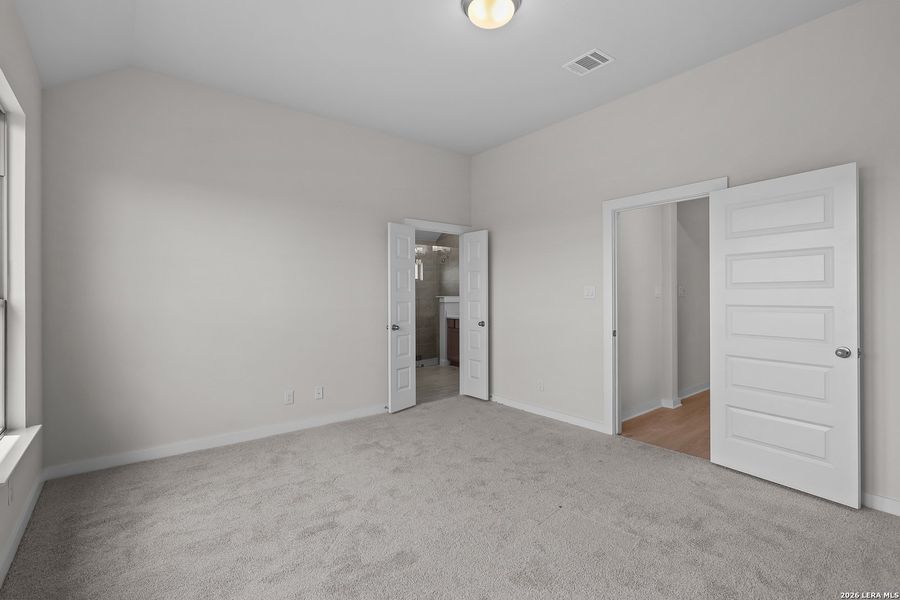 Spacious, unfurnished interior of a new home in Stillwater Ranch, San Antonio (Image 36).