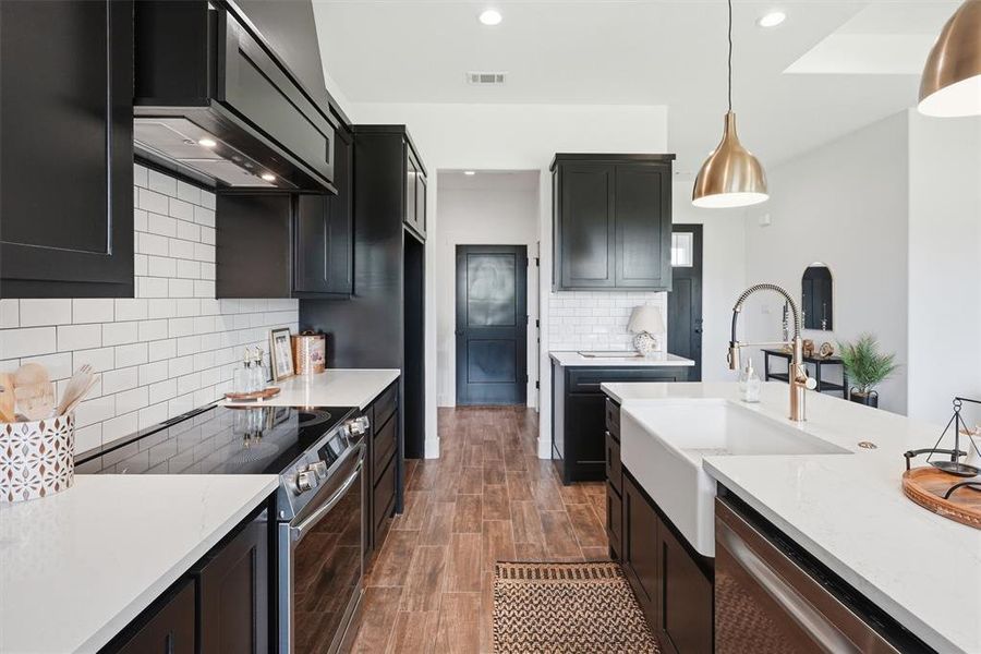 Furnished interior view inside a new home in , Tolar (Image 7).
