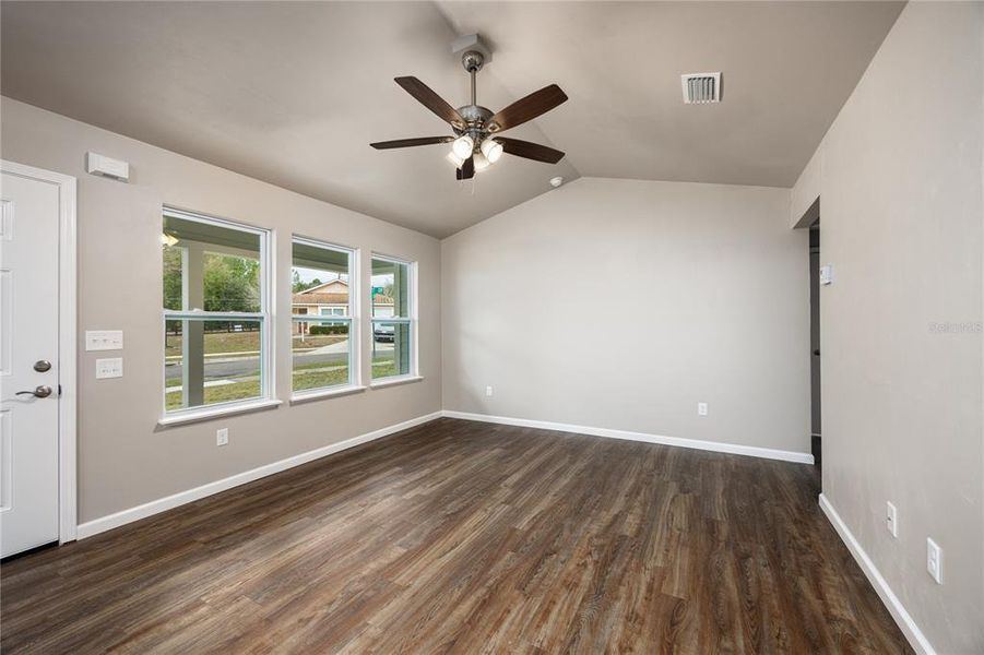Spacious, unfurnished interior of a new home in , Gainesville (Image 33).